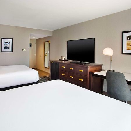 Hotel Doubletree By Hilton Lansing Esterno foto
