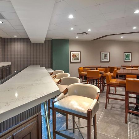 Hotel Doubletree By Hilton Lansing Esterno foto