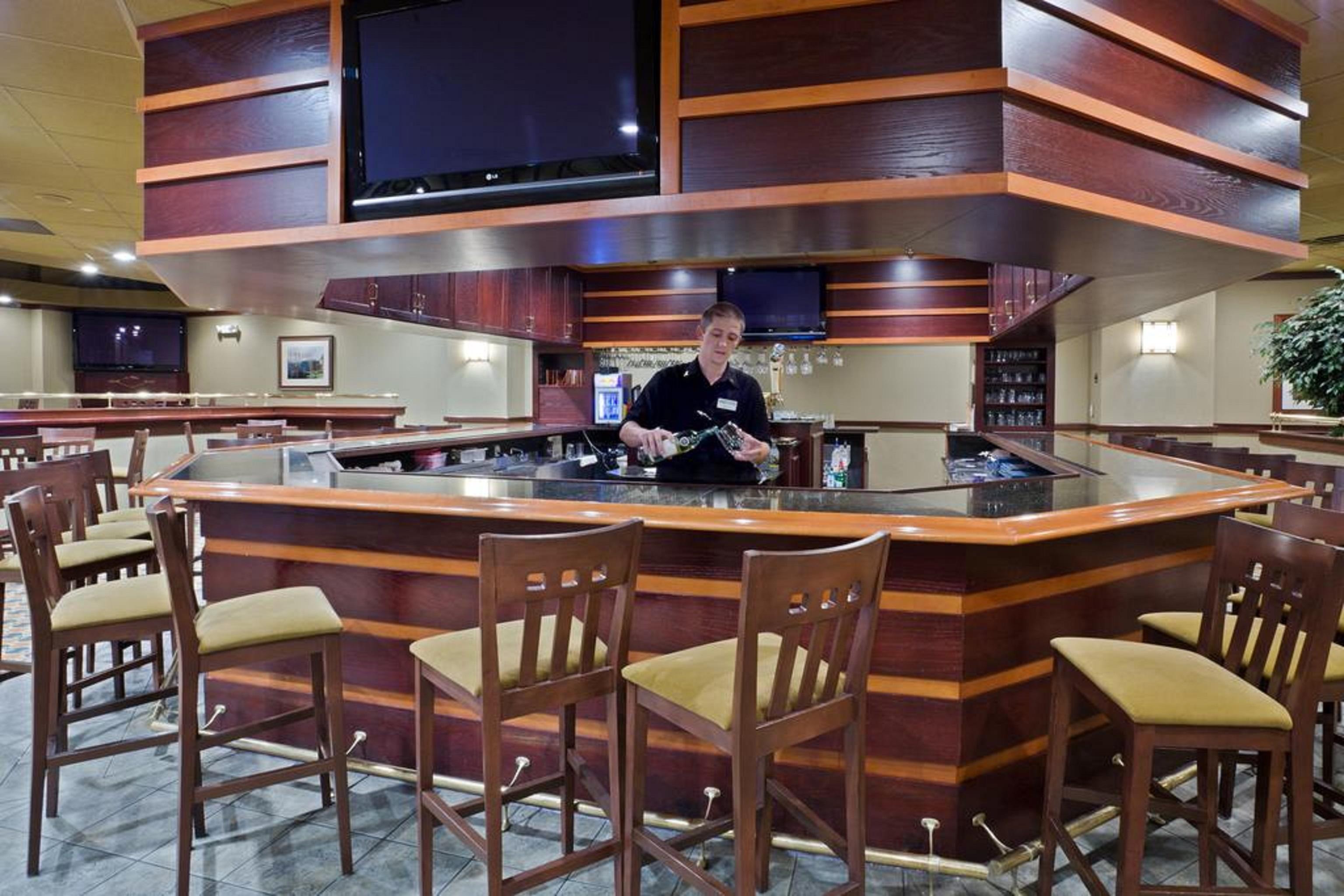 Hotel Doubletree By Hilton Lansing Esterno foto