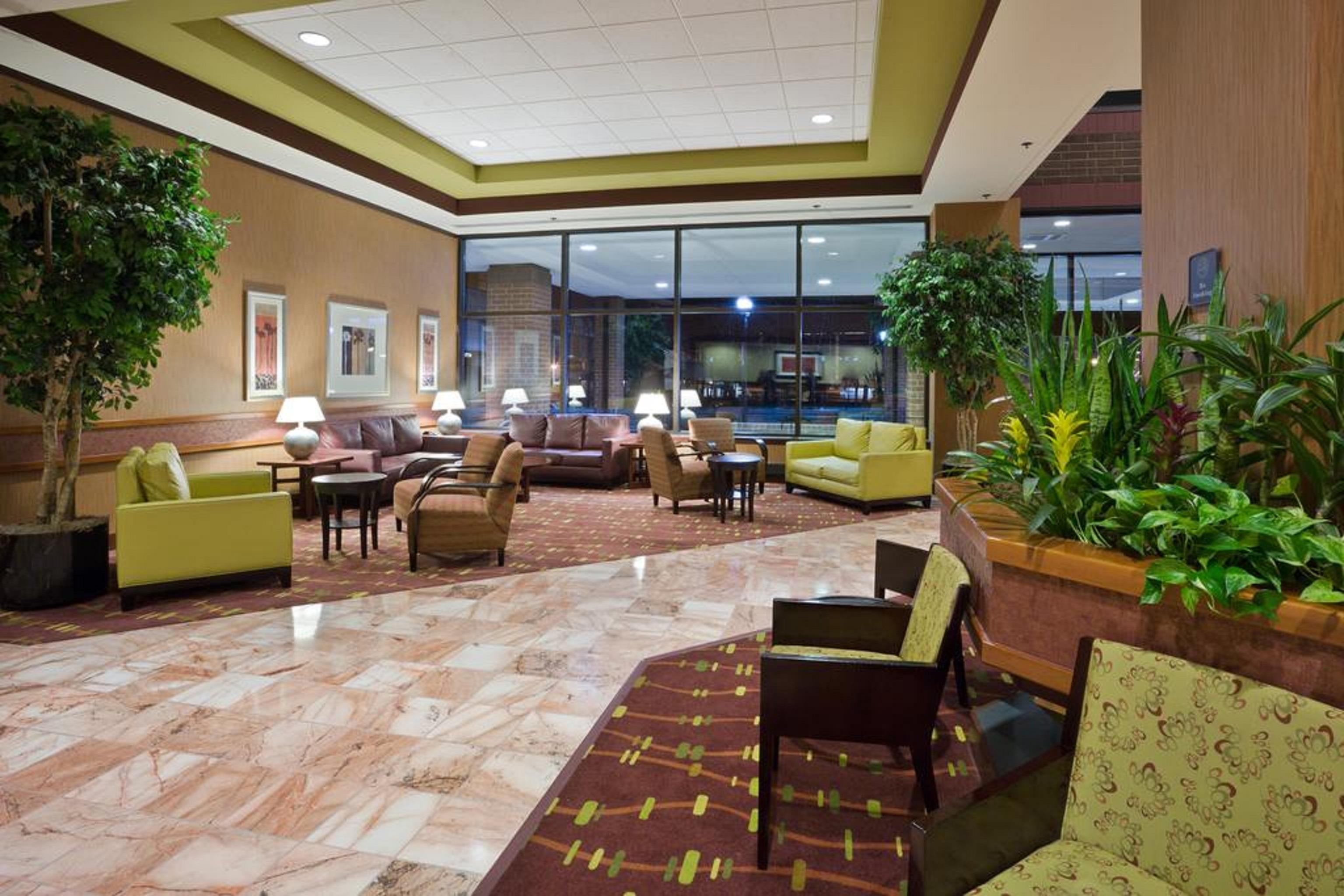 Hotel Doubletree By Hilton Lansing Esterno foto