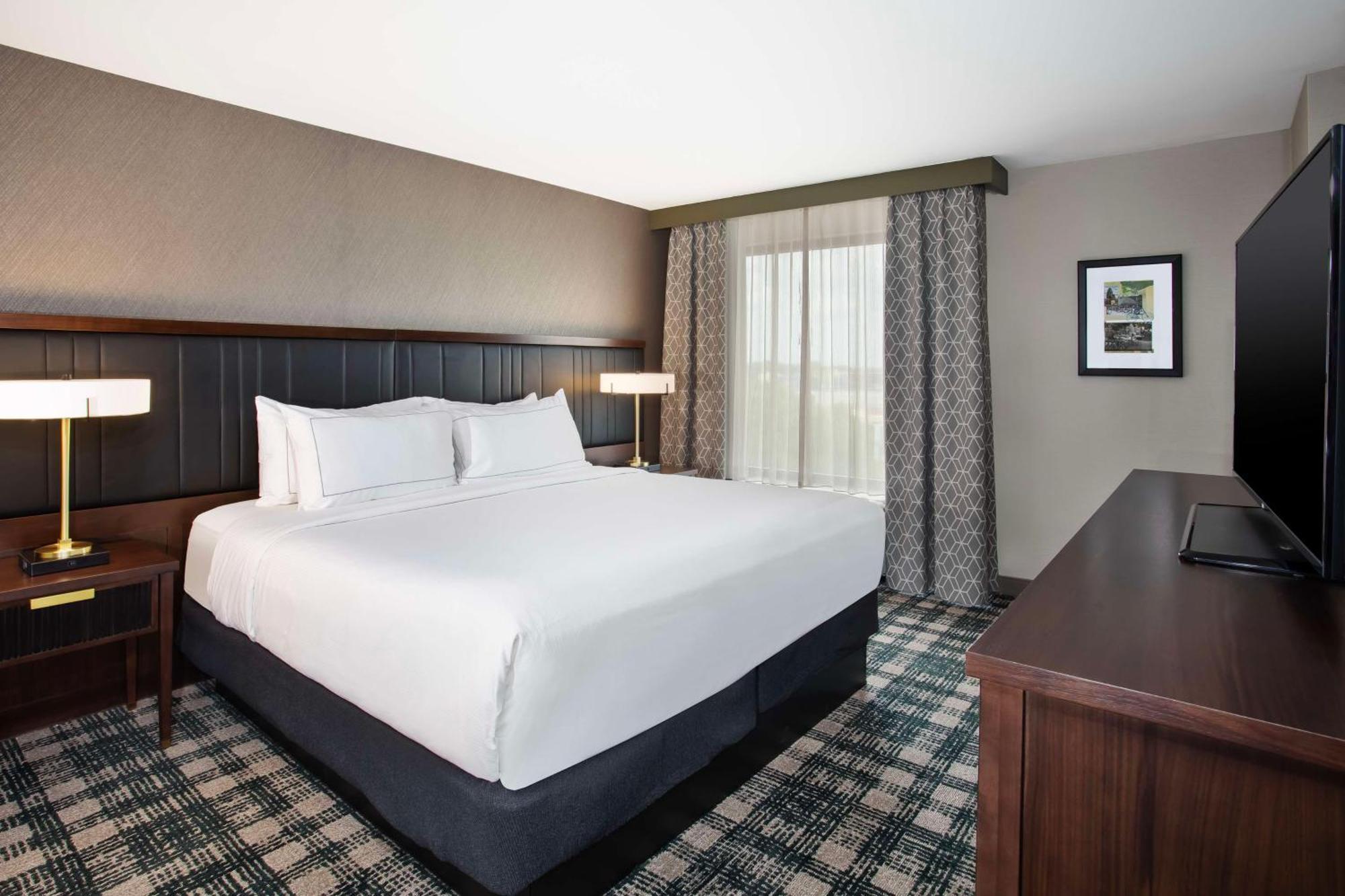 Hotel Doubletree By Hilton Lansing Esterno foto