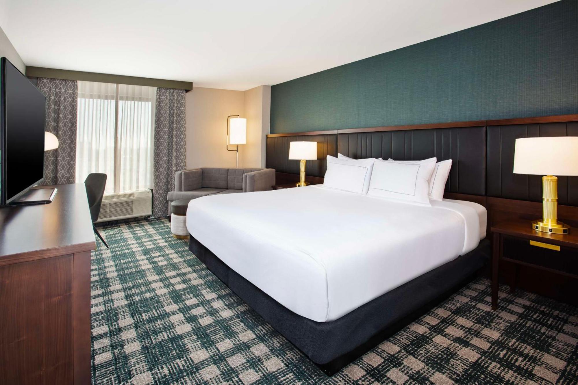 Hotel Doubletree By Hilton Lansing Esterno foto