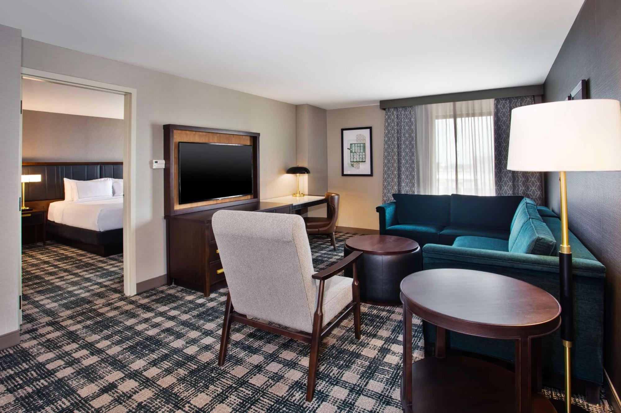 Hotel Doubletree By Hilton Lansing Esterno foto
