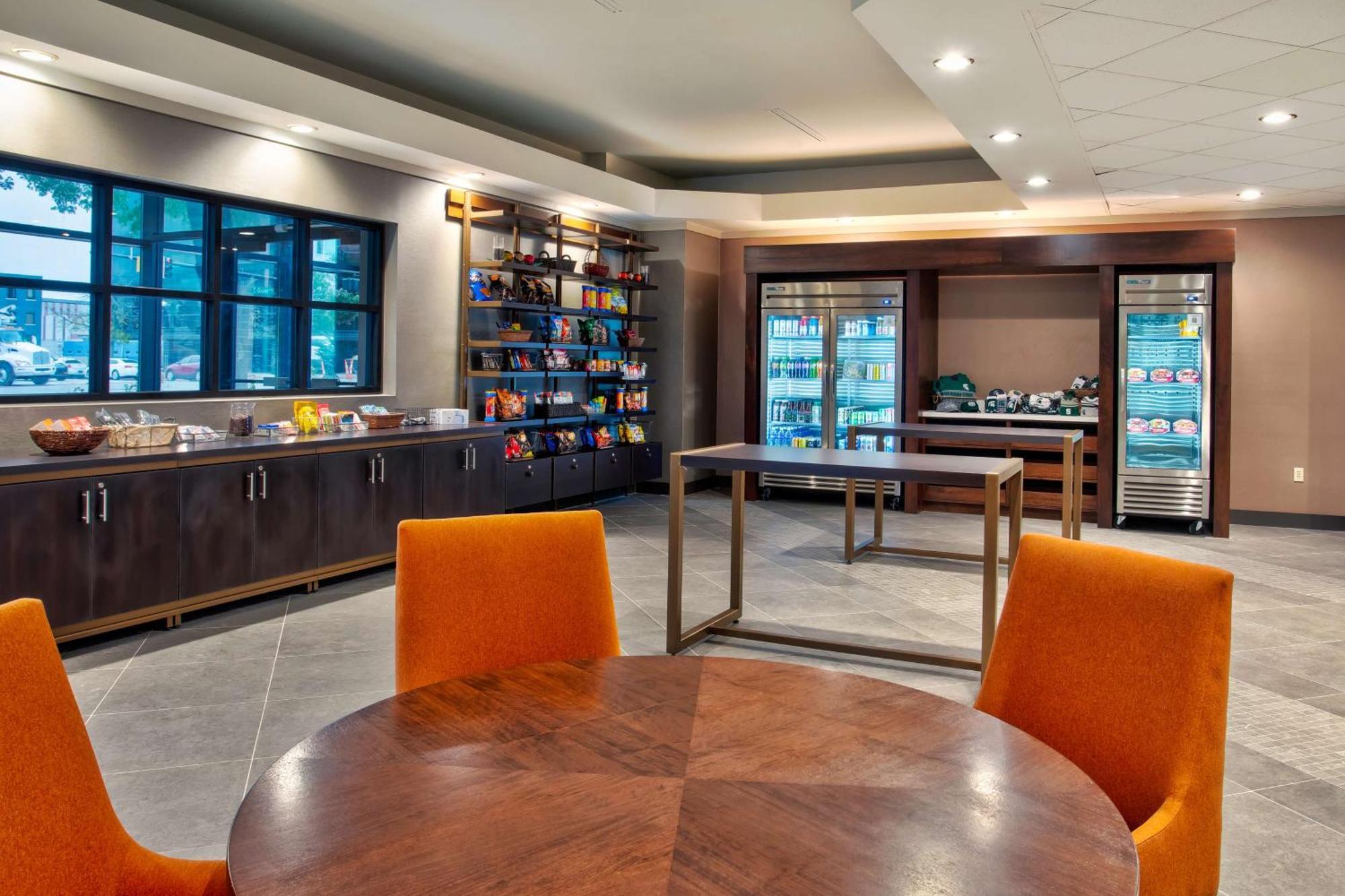 Hotel Doubletree By Hilton Lansing Esterno foto