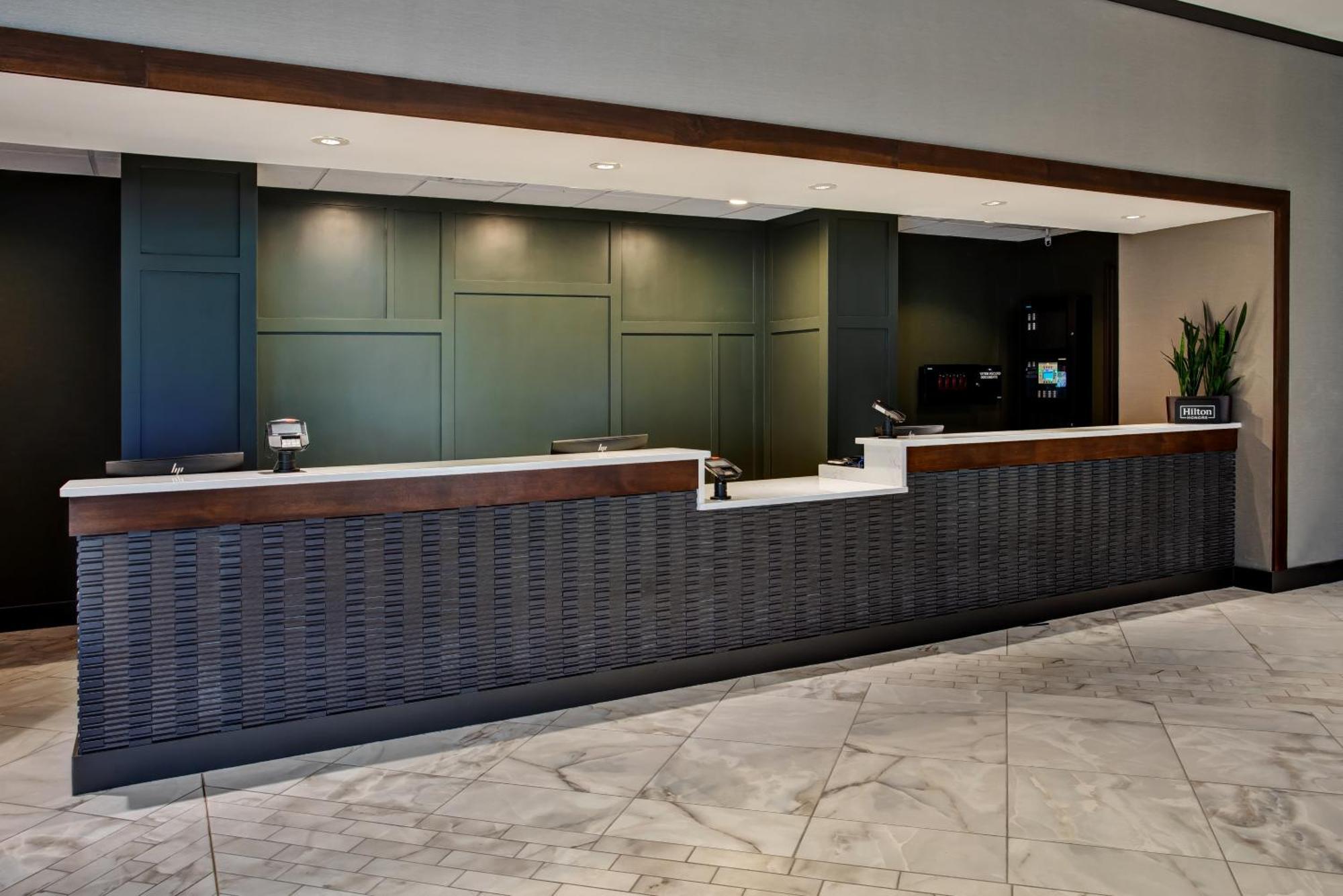 Hotel Doubletree By Hilton Lansing Esterno foto