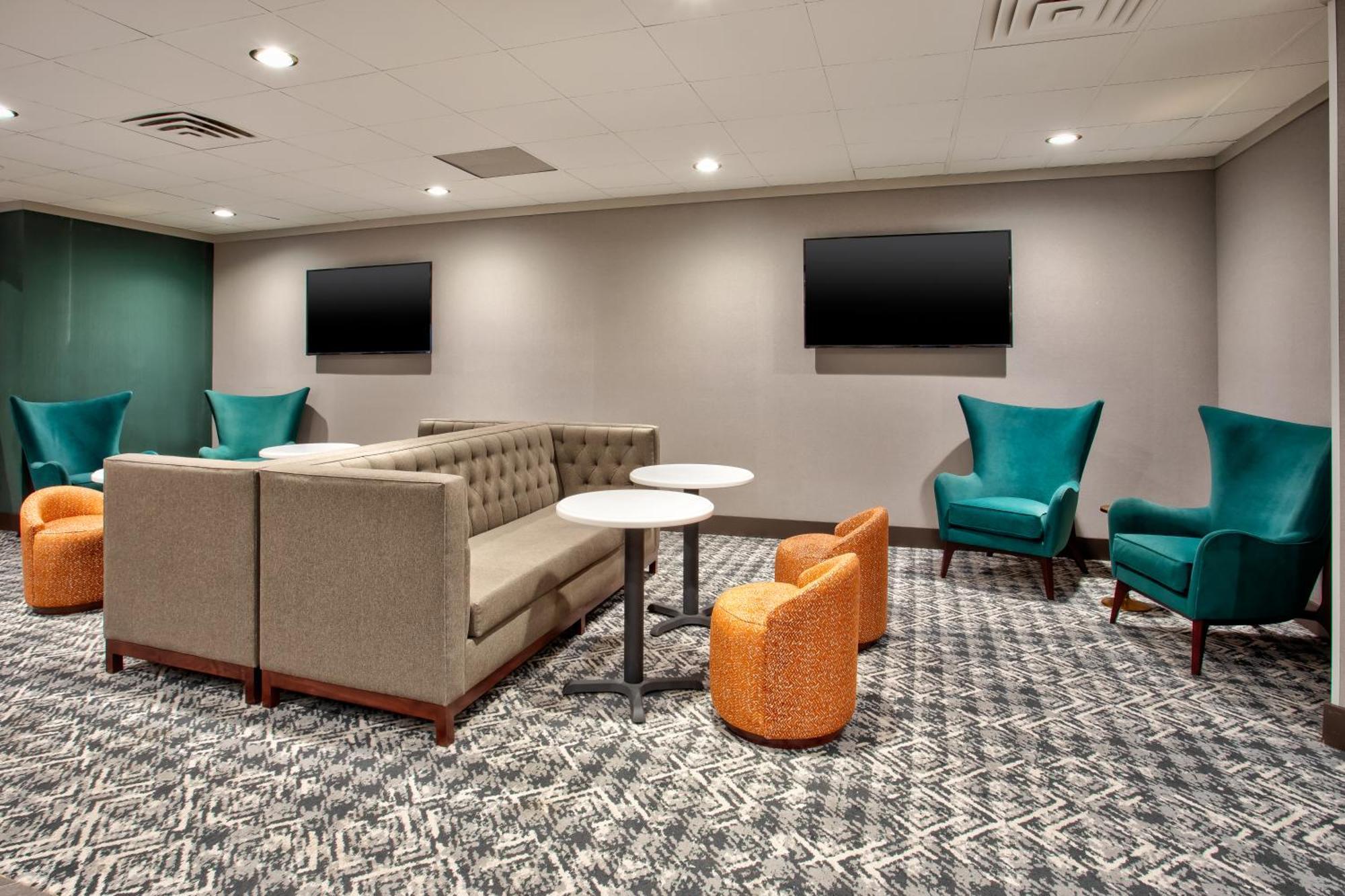 Hotel Doubletree By Hilton Lansing Esterno foto