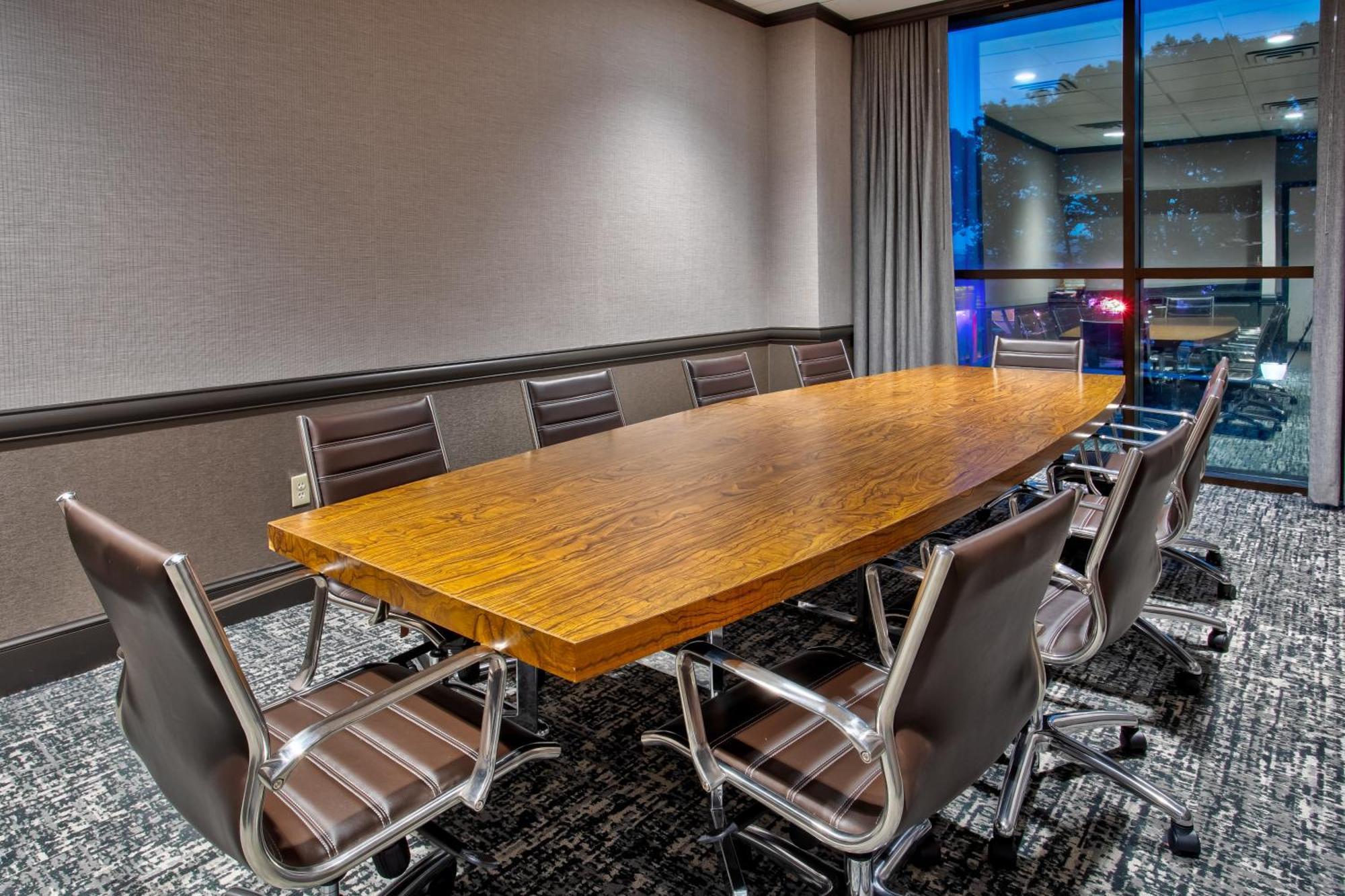 Hotel Doubletree By Hilton Lansing Esterno foto