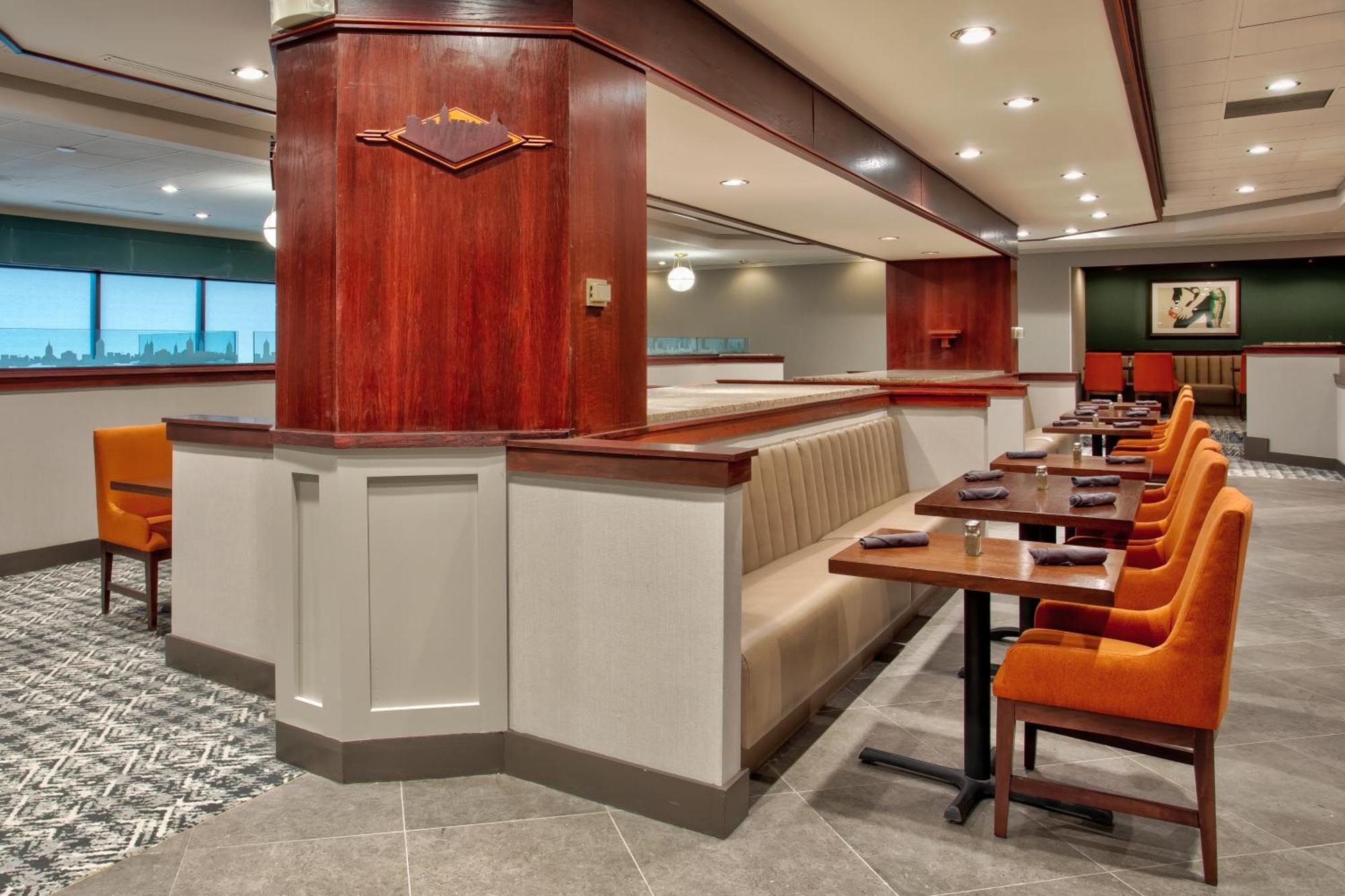 Hotel Doubletree By Hilton Lansing Esterno foto