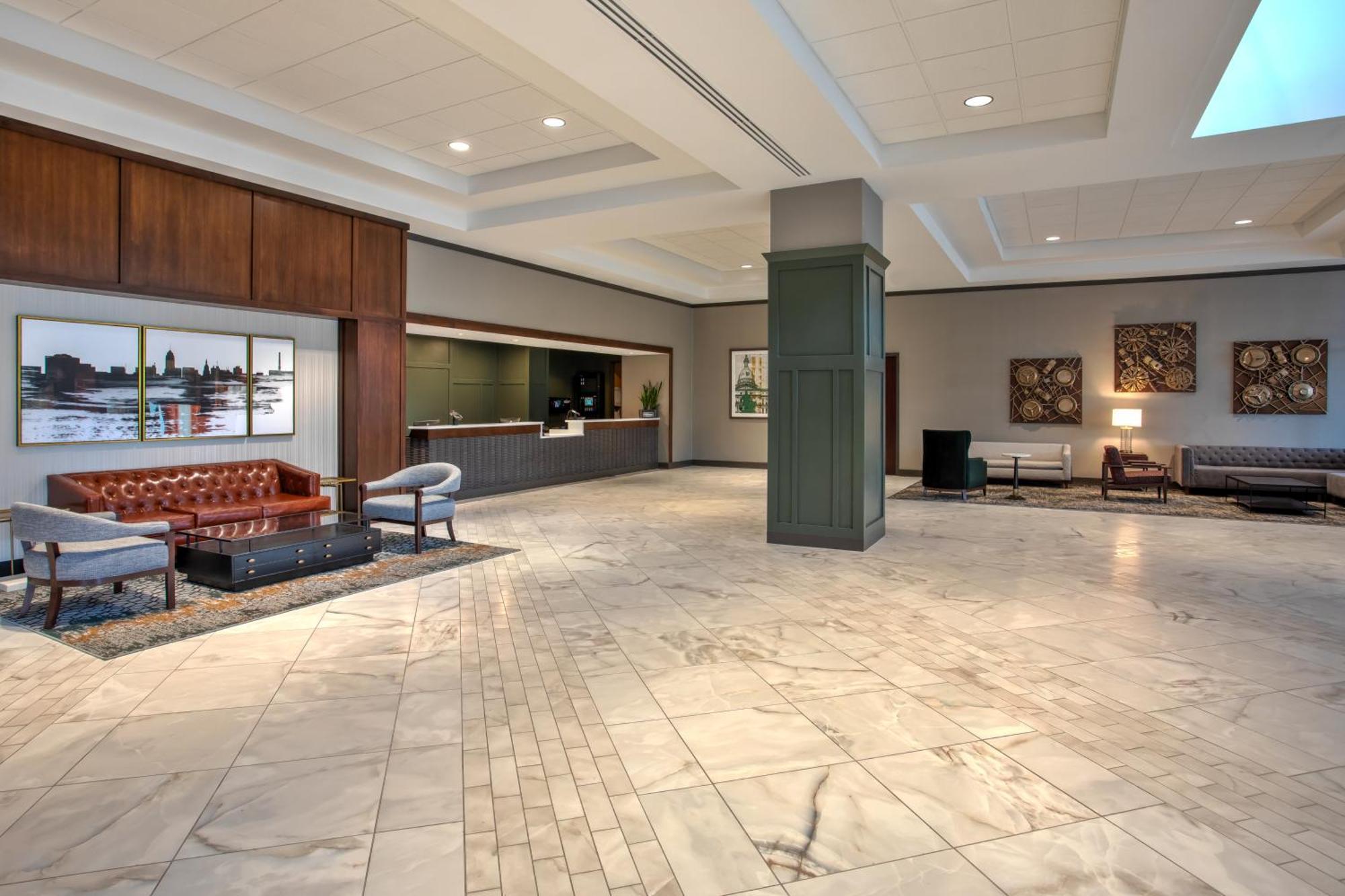 Hotel Doubletree By Hilton Lansing Esterno foto