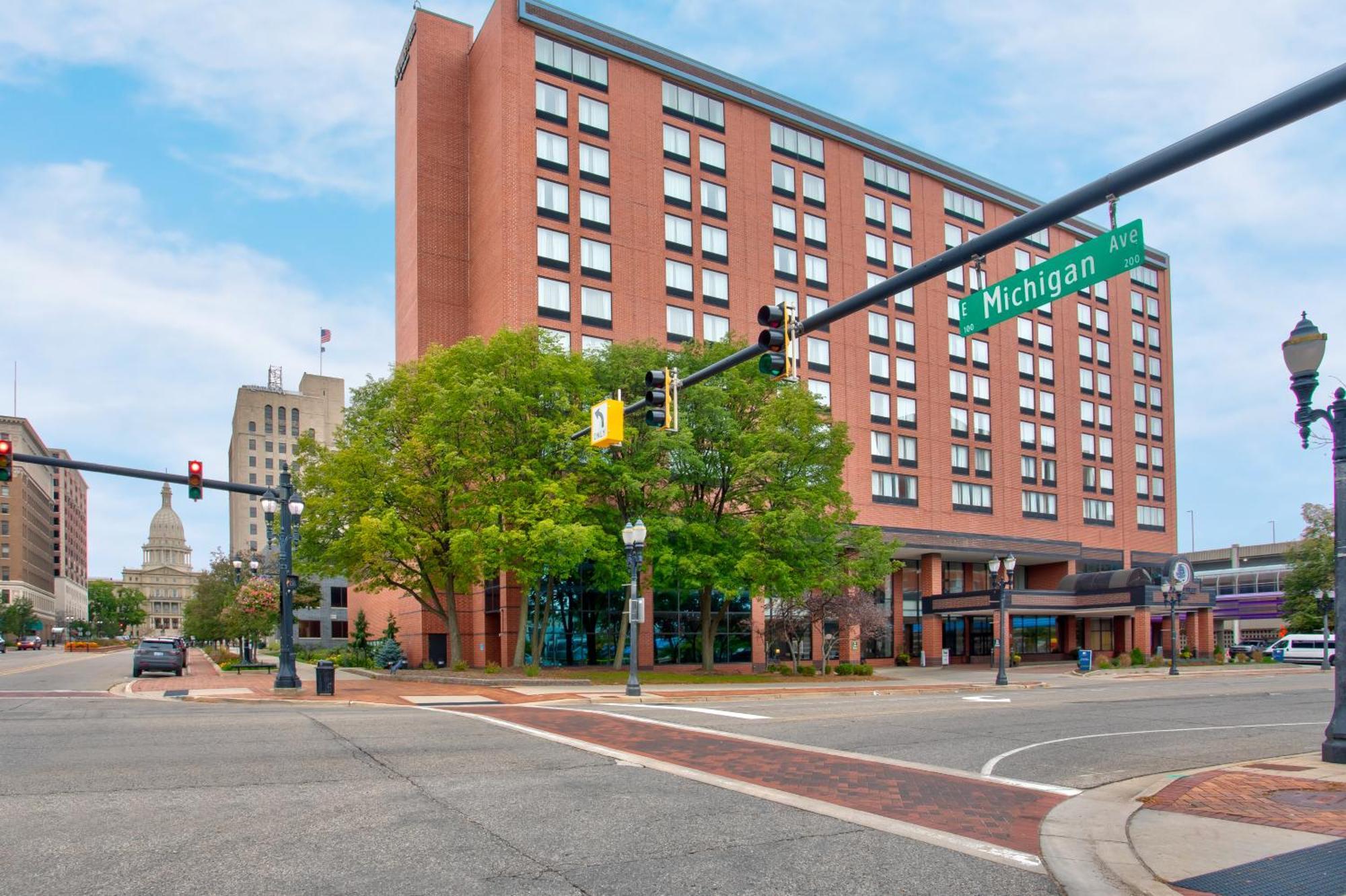Hotel Doubletree By Hilton Lansing Esterno foto