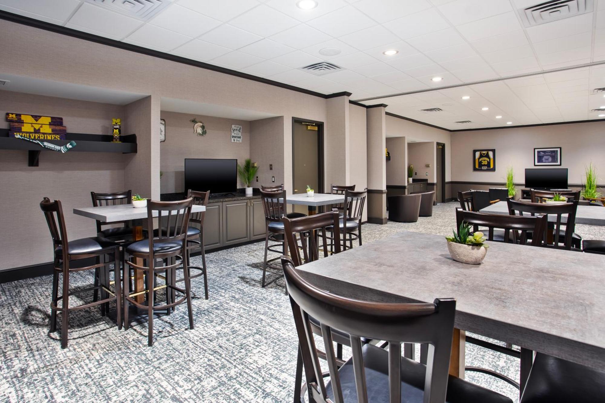 Hotel Doubletree By Hilton Lansing Esterno foto