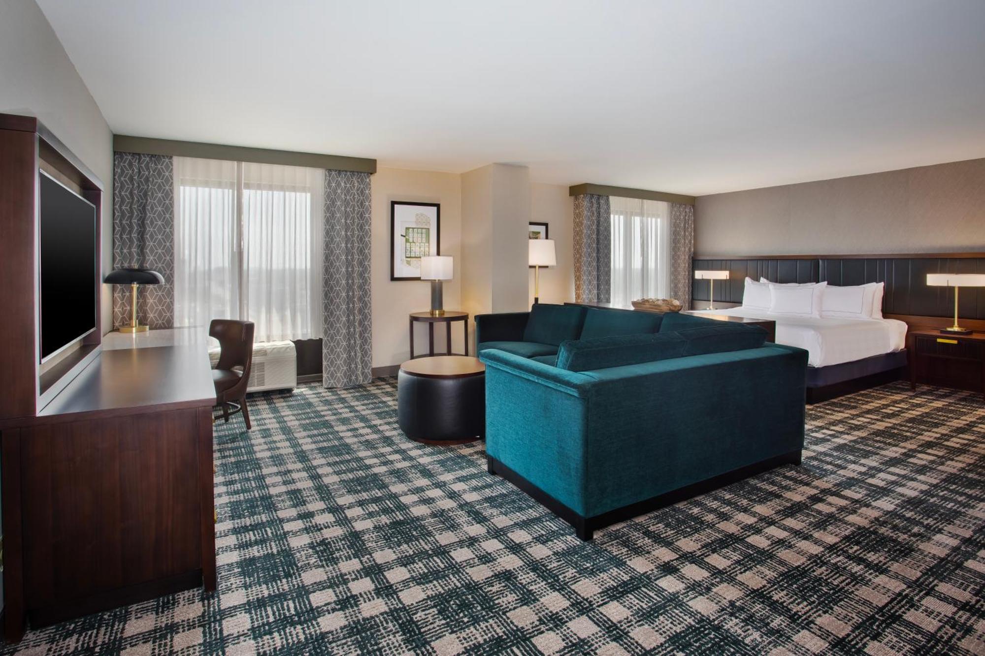Hotel Doubletree By Hilton Lansing Esterno foto