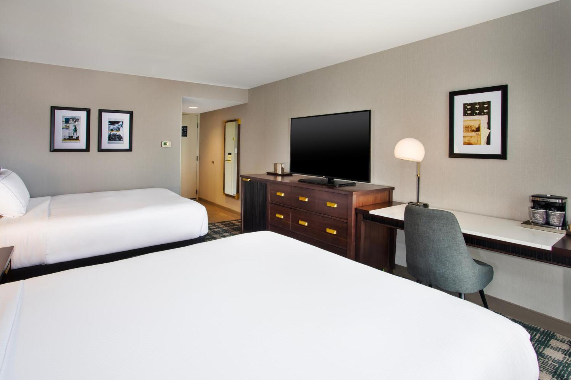 Hotel Doubletree By Hilton Lansing Esterno foto
