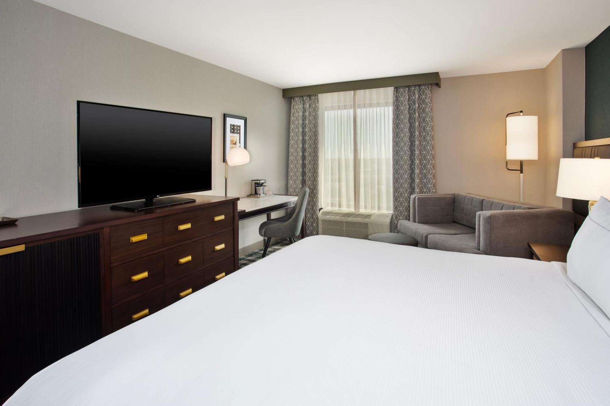 Hotel Doubletree By Hilton Lansing Esterno foto