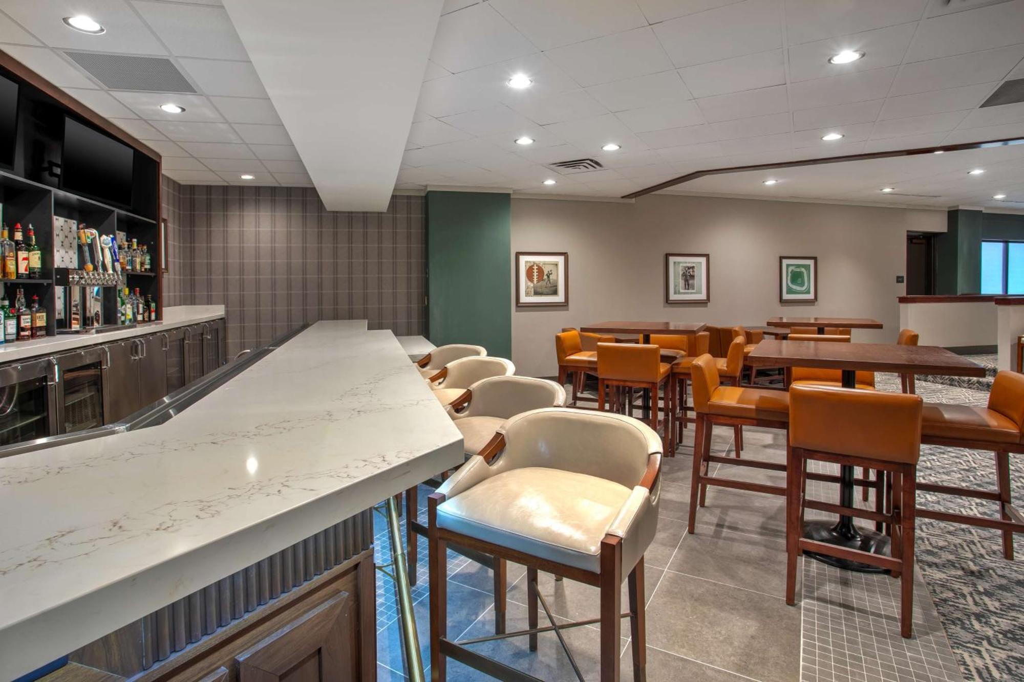 Hotel Doubletree By Hilton Lansing Esterno foto