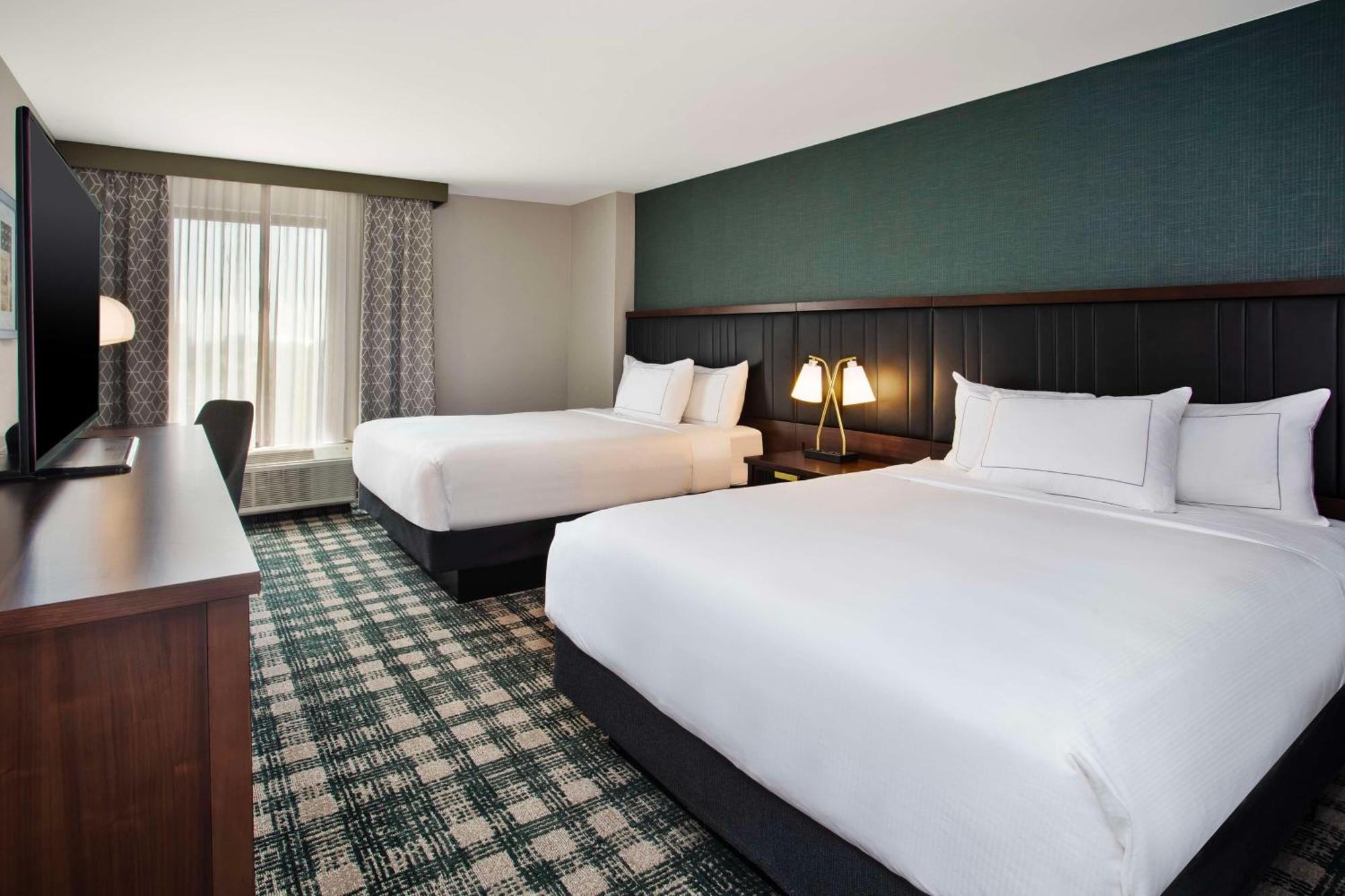 Hotel Doubletree By Hilton Lansing Esterno foto